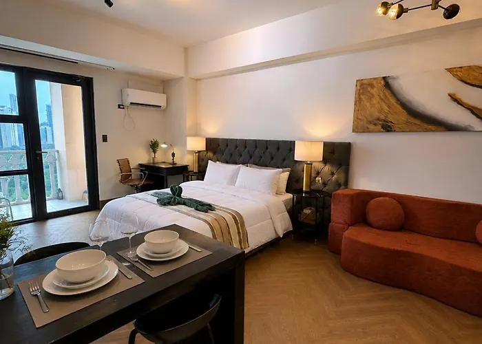 Luxury Venice Balcony Netflix Apartment Manila