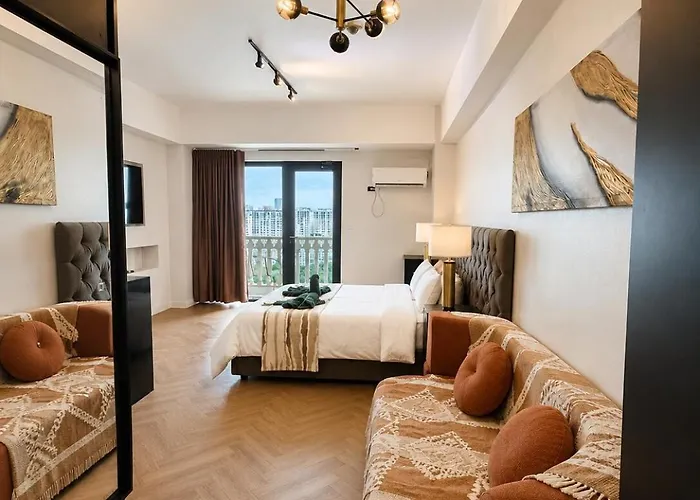 Luxury Venice Balcony Netflix * Manila