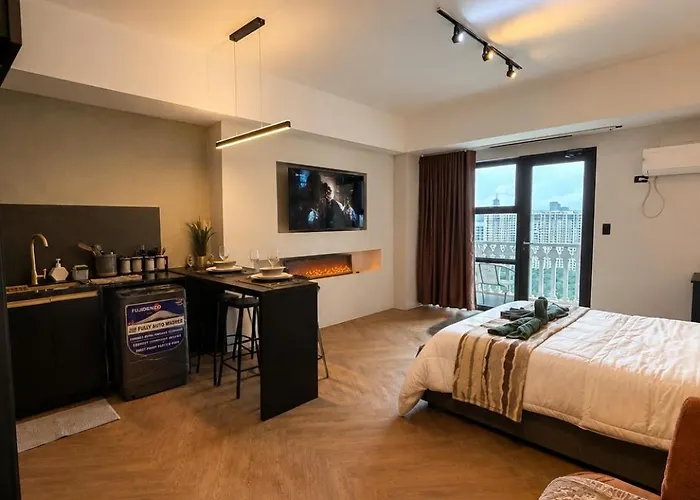 Luxury Venice Balcony Netflix Apartment *
